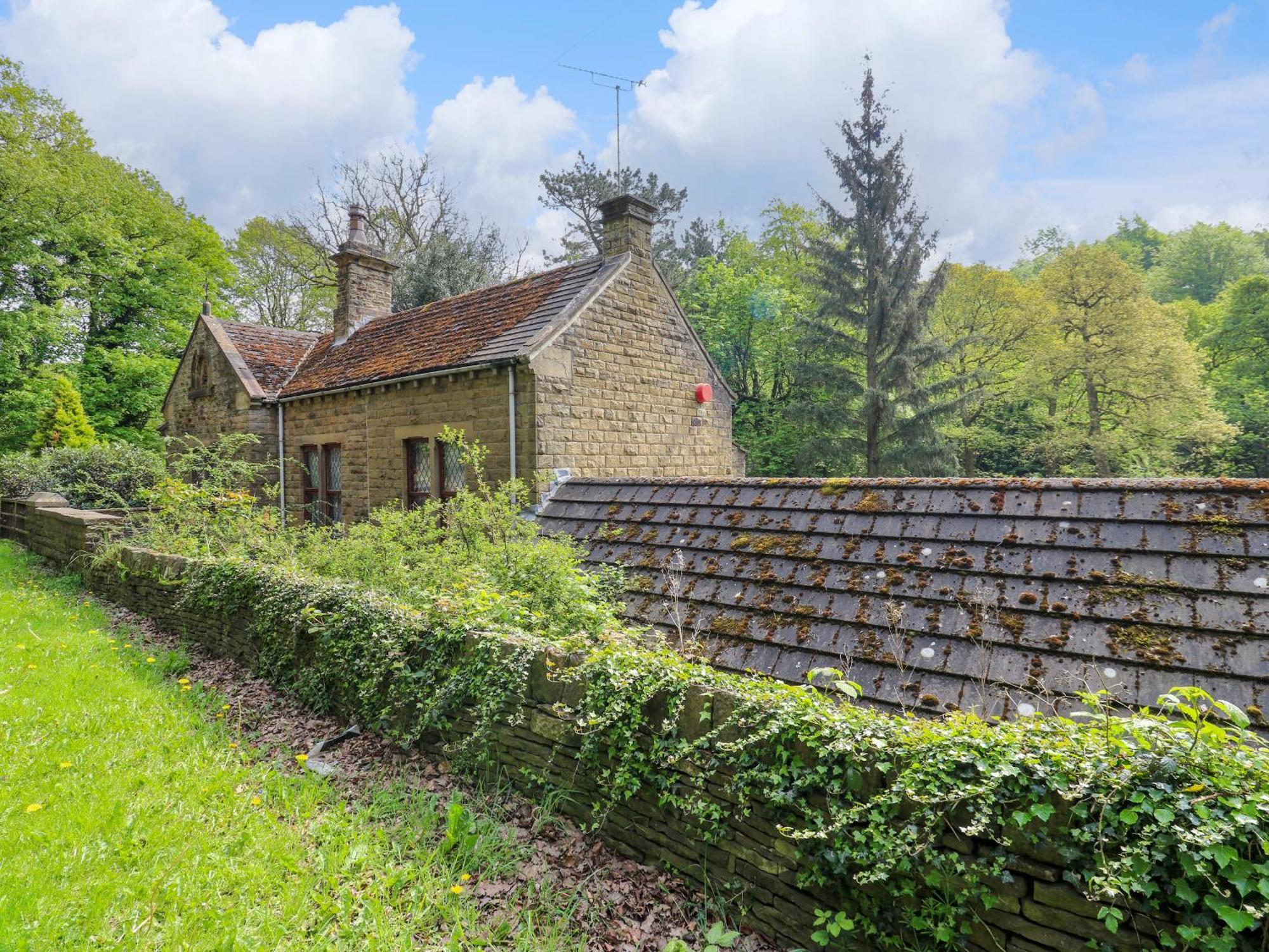 Highwood Lodge Huddersfield Exterior photo